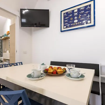 Coral - 30 Passi Dalla Della Purita Daire